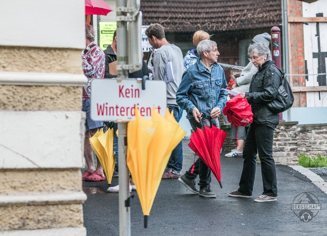 Besucher_Eröffnung Zeitlupe_Rostfest